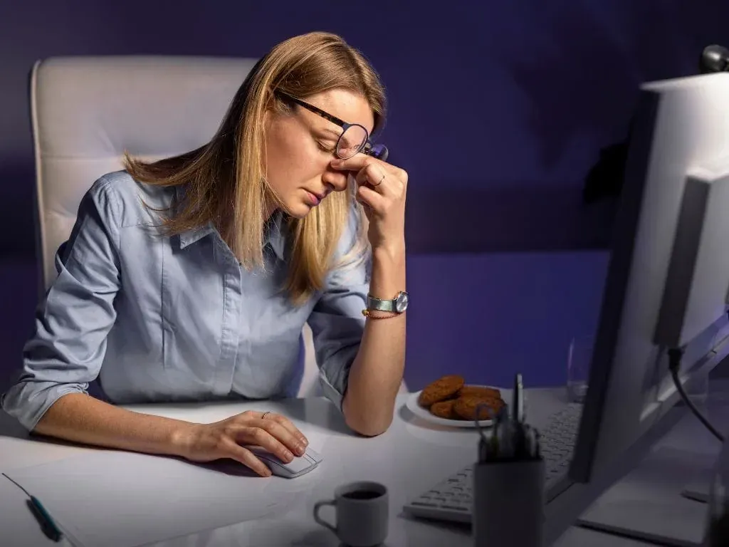 Pausas activas visuales: cuida tus ojos frente a la pantalla